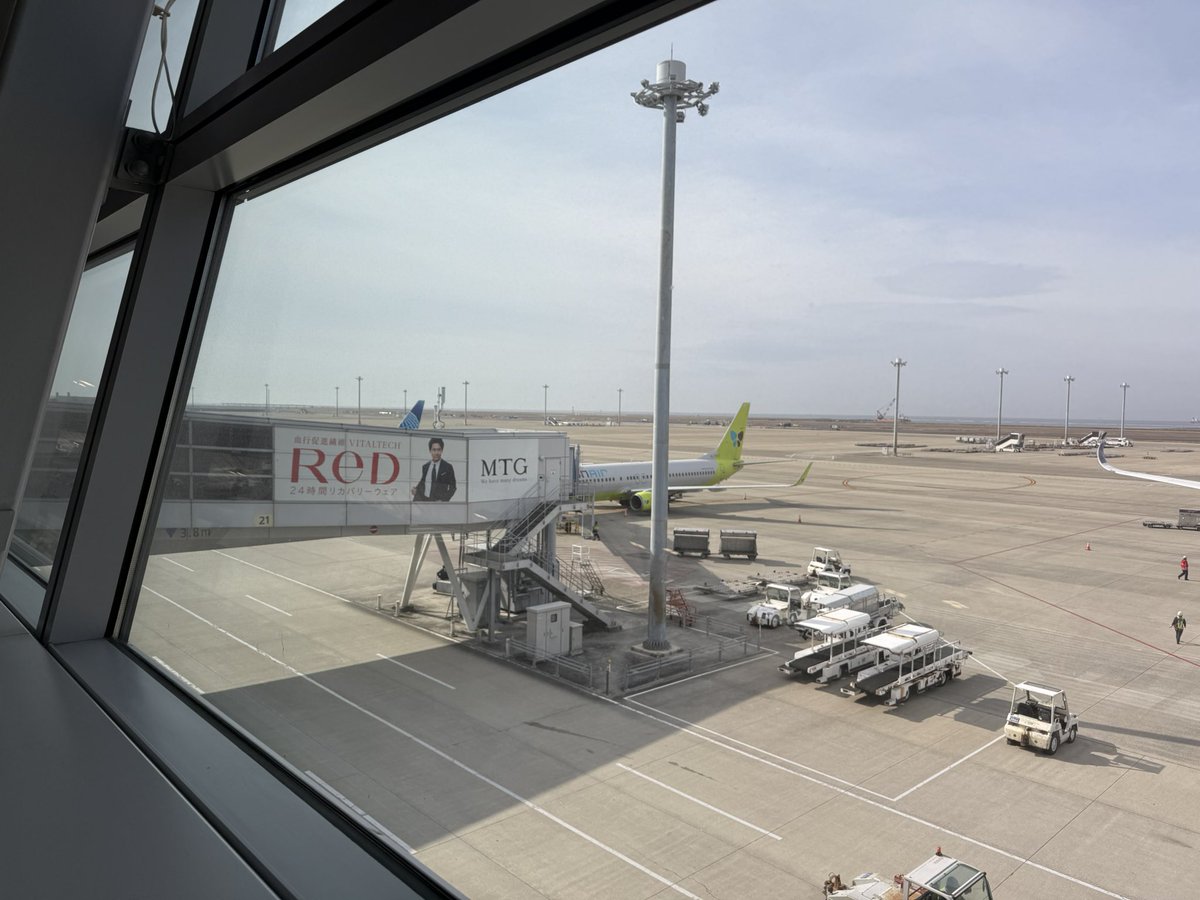 本日は曇り空☁️☁️☁️
🇰🇷方面に出撃〜✈️💨
さてさて本日もチンエアーで行ってきまっさーです💪
あっおはようございます☁️