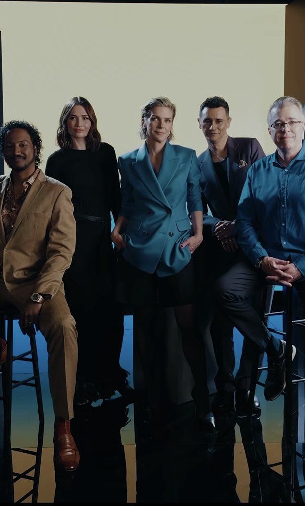 O elenco de Pluribus exalando poder aqui sabendo que é a maior e mais assistida série da Apple TV