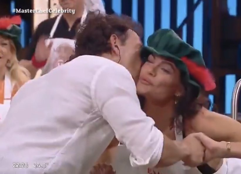 MDelfinaaTe's tweet photo. QUIEREN QUE LLORE ACASO? #MasterChefCelebrity https://t.co/poYbfihOio