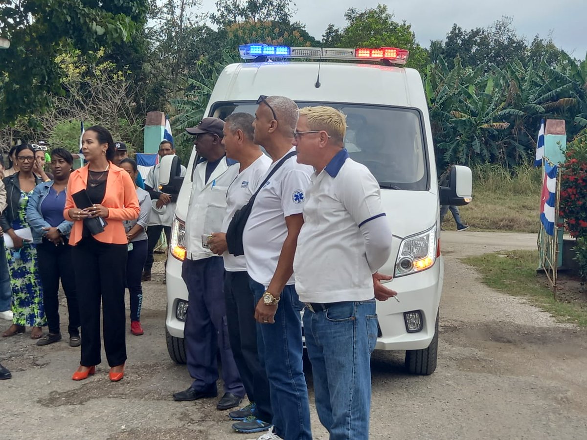 🚑 Buena noticia para nuestra comunidad: el municipio Amancio ya cuenta con una ambulancia nueva, fortaleciendo la atención médica y la respuesta ante emergencias.
Seguimos avanzando juntos por el bienestar de todos. 💙