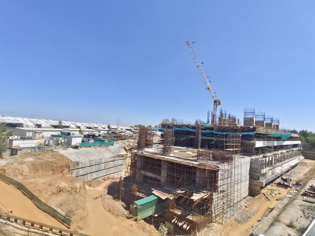 DevanahalliBLR's tweet image. 🚨Airport Road IT Corridor Update🚨

#TotalEnvironment – Workcations: After the Rain 🧱

🔸MVIT Rd | #UnderConstruction | Possession Mid-2027
🔸5 Lakh sqft GLA | 2.25 acres | 3B+G+9F | Offices, Retail &amp;amp; F&amp;amp;B

Part of a 45-acre unique architecture with 245+ earth-sheltered villas.