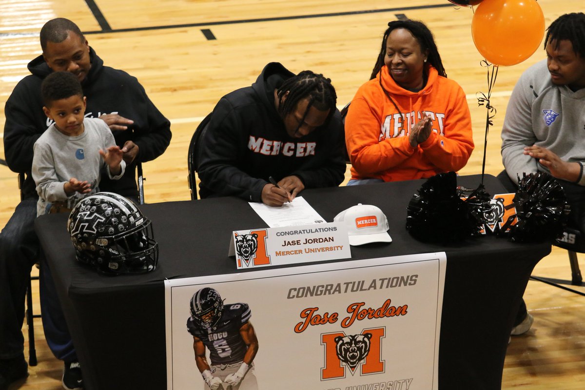 BearDownHOCO's tweet photo. @Jasejordan11, signing with Mercer University https://t.co/PFOLt0uDVu