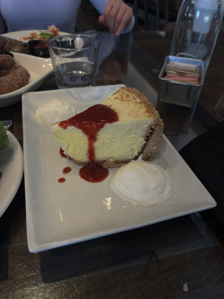 i don’t even fw cheesecake like that but leo im in that ahh now bc this wasn’t tew bad 😋