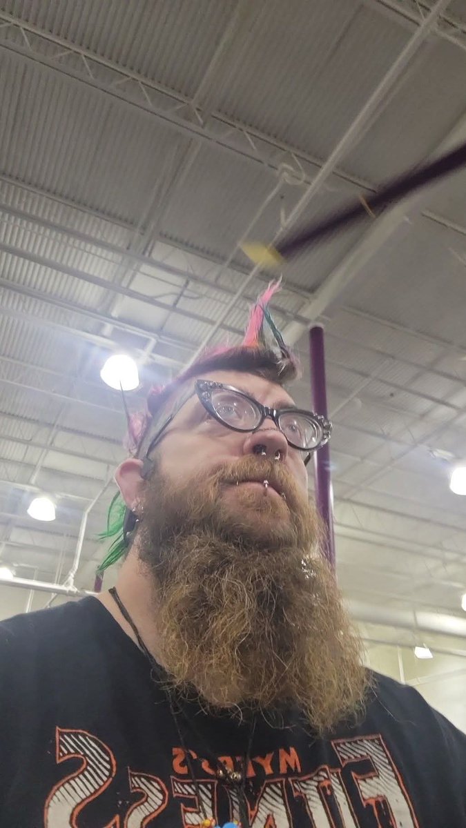 TynkChainbeard's tweet photo. Its a struggle day today but still gotta put the work in >< https://t.co/cvOkY8eYlB