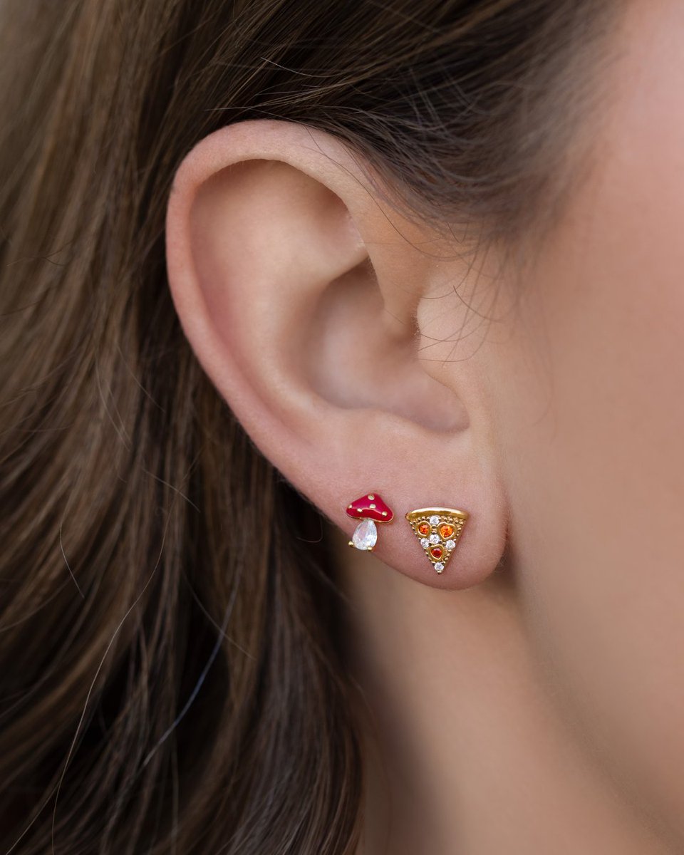shopgirlscrew's tweet image. What's your favorite pizza topping? 🍕✨ Swipe to see some of our favorites in honor of National Pizza Day 

#nationalpizzaday #daintyjewelry #earstack