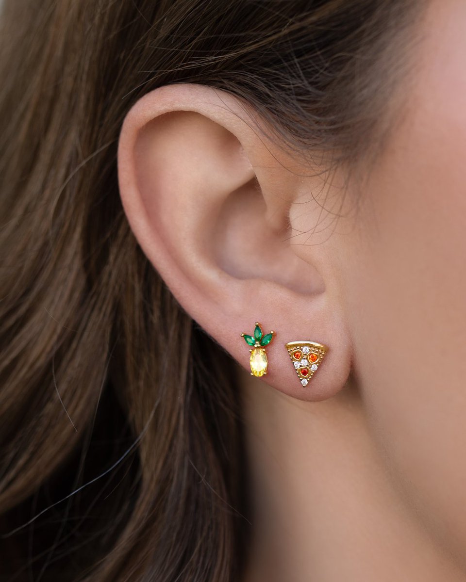 shopgirlscrew's tweet image. What's your favorite pizza topping? 🍕✨ Swipe to see some of our favorites in honor of National Pizza Day 

#nationalpizzaday #daintyjewelry #earstack