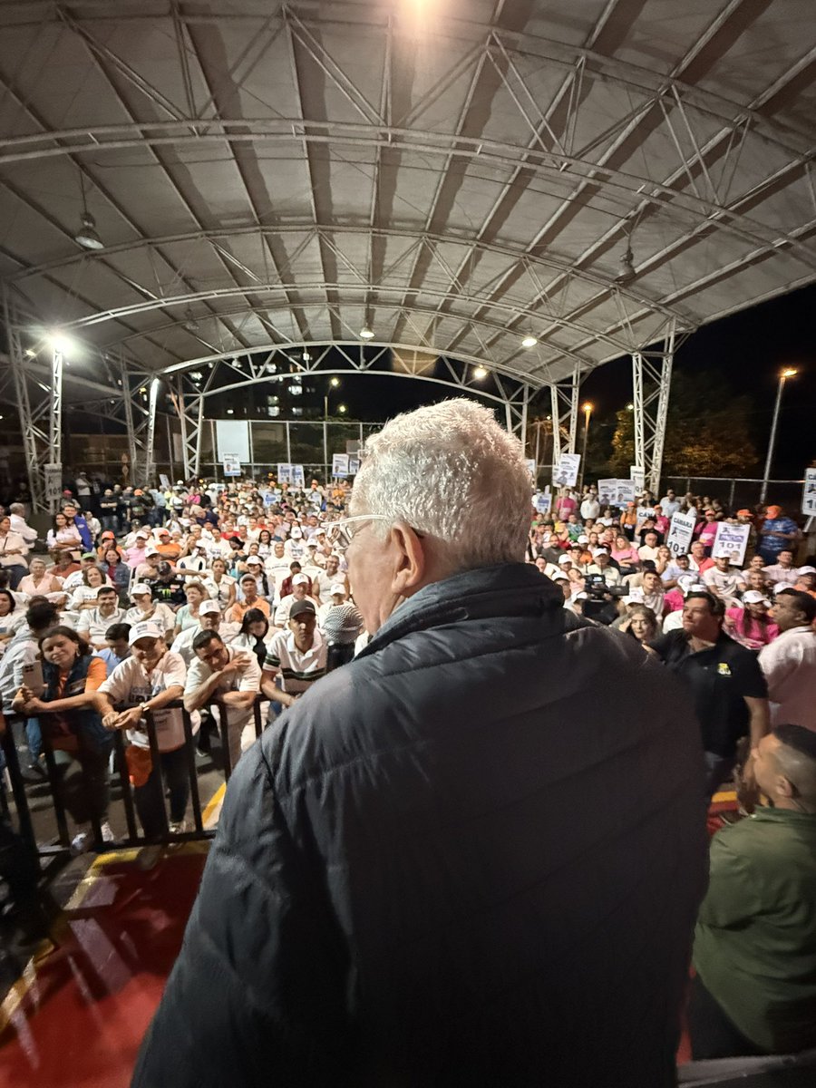 Álvaro Uribe Vélez tweet media
