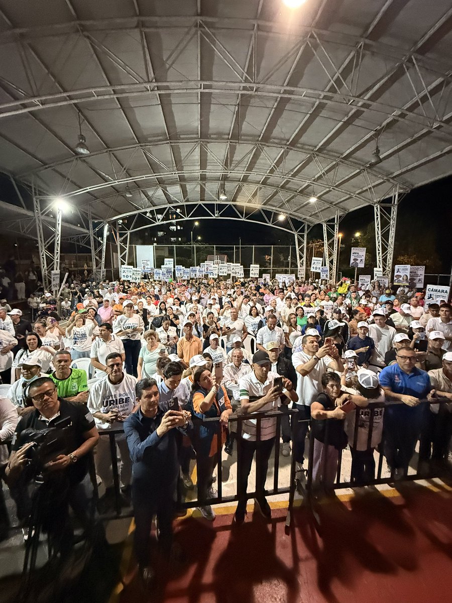 Álvaro Uribe Vélez tweet media