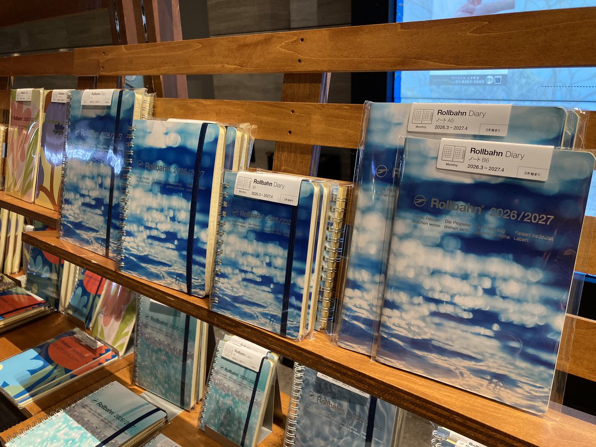 手帳先行販売会へ多くのお客さまにご来場いいただき、
ありがとうございました。
昨日で先行販売会は終了し、明日から一般発売が開始します。
一般発売では手帳アクセサリー新作もご用意してお待ちしています。　#ロルバーン　#rollbah  #ロルバーンダイアリー