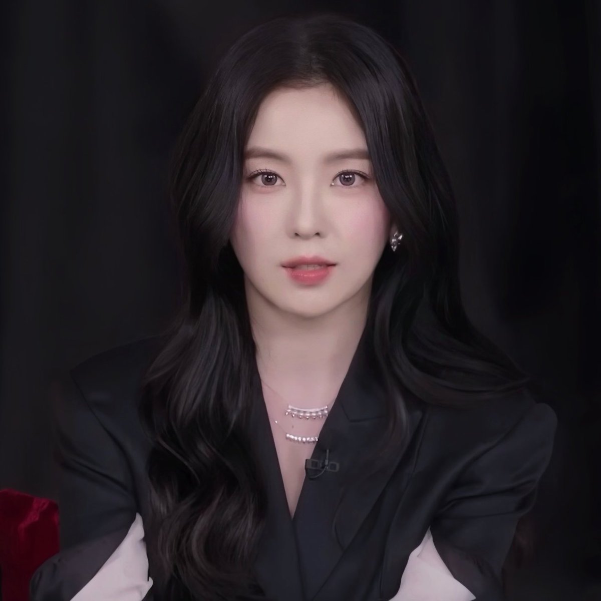 she's so y/n ceo billionaire heiress lesbian sugar mommy like