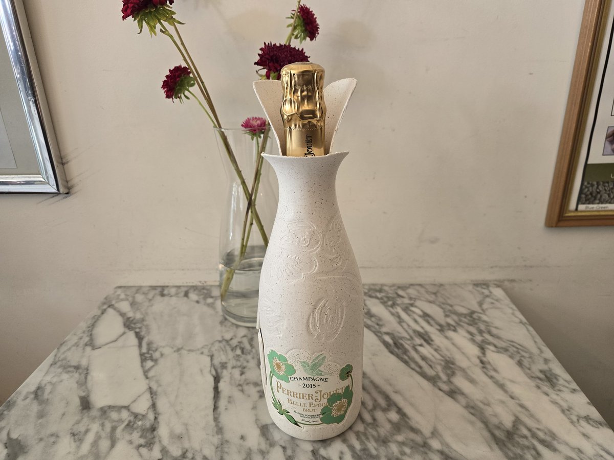 zipinsight's tweet image. 총 판 돈으로 샴페인 하나 샀습니다 
아쉽게도 여기저기 다쳐서 마시는건 좀 미뤄야겠네요 ㅎ

사격의 즐거움도 있지만
좋은 술 한잔 하는 즐거움도 그게 못지 않죠 ㅎㅎㅎ