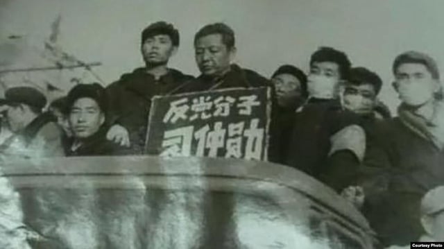 KizukeUmbrella's tweet photo. @junyongz @D162Michele Can you guys do one with this traitorous bastard haha 😂 https://t.co/zqwPAqaMQY