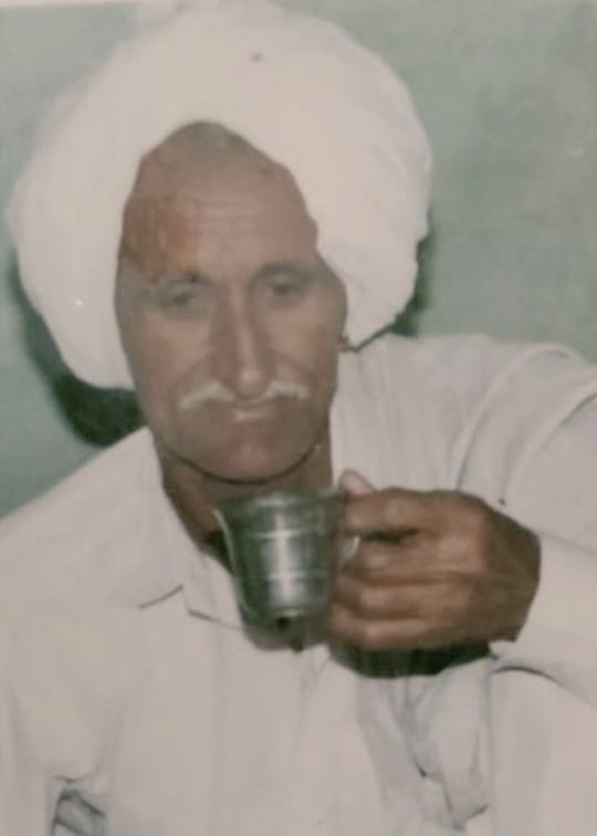 दादाजी  स्व: चौधरी मेवा सिंह ( 5Feb 2015 ), आप सिर्फ एक सदस्य नहीं, बल्कि हमारे परिवार की नींव थे। आपने हमें ईमानदारी और संस्कारों का जो रास्ता दिखाया, हम उसी पर चलने की कोशिश कर रहे हैं। आपकी #पुण्यतिथि पर आपको भावपूर्ण #श्रद्धांजलि। 🙏
#दादाजी #Grandfather