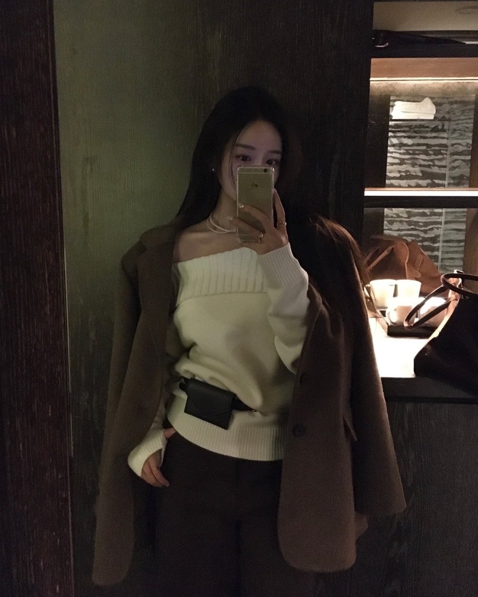 beidelli's tweet photo. [#이벤트]
우리 team여성분들 다 모여주세요 !!!!

베이델리가 발렌타인 기념으로
초콜릿 대신 달콤한 코디를
총 다섯분께 선물로 드려요 !🍫

계정주분 스타일에 최대한 어울리는 룩으로
보내드림미다. 팔로우+알티만 해주셔요오💝

🌹참여 방법: 팔로우 + #RT
🌹참여 기간: 02.05 (목) ~02.08 (일)
🌹당첨자 발표: 02.09 (월) 5명 개별 DM