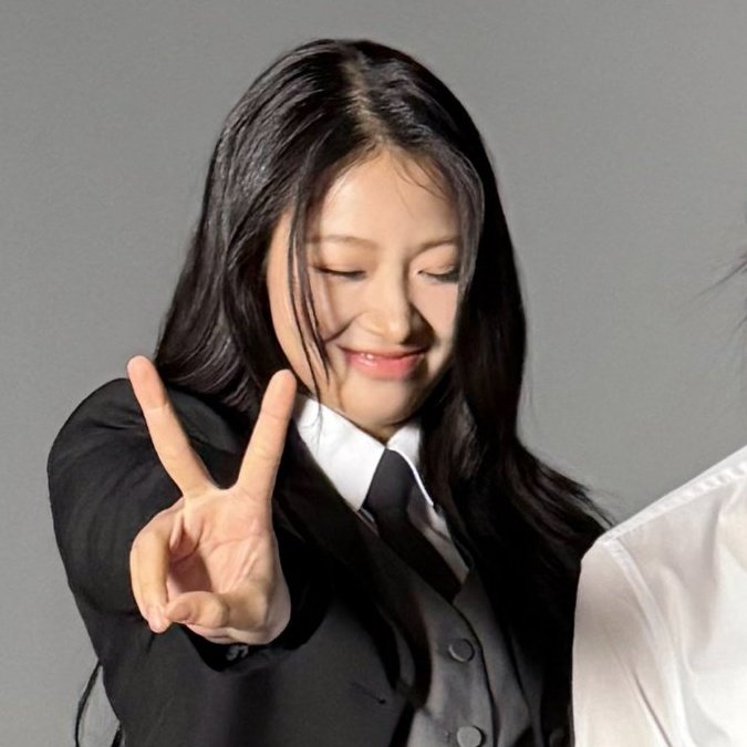 Aran updates tweet media