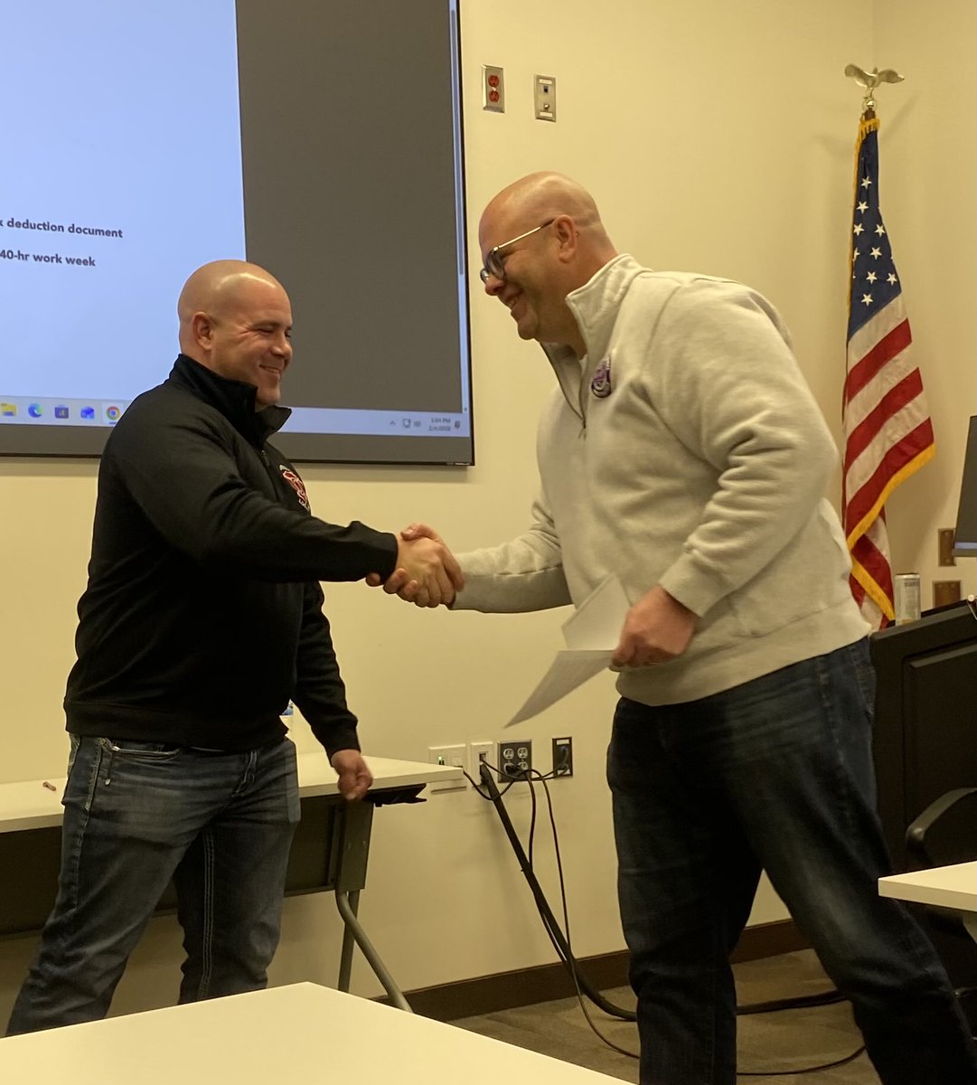 iafflocal5051's tweet photo. @MNProFFs President Vadnais swearing in President Thornberg and C-Shift Representative O’Neill at the first quarter membership today. https://t.co/gCfooUS0br