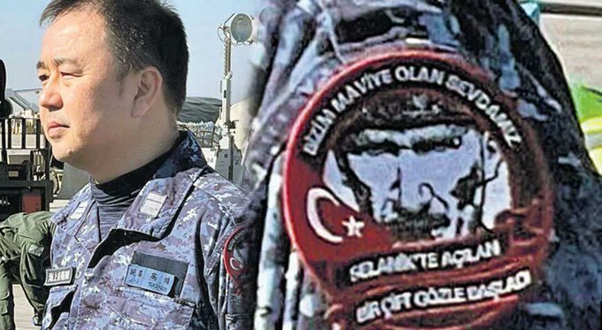 TarihteOan's tweet photo. Tarih: 16 Şubat 2023. Japonya'dan deprem bölgesine yardım getiren Yarbay Takaashi Yosuke'nin omzundaki arma:

"Maviye olan sevdamız, Selanik’te açılan bir çift mavi gözle başladı." https://t.co/wv79yxzG0X