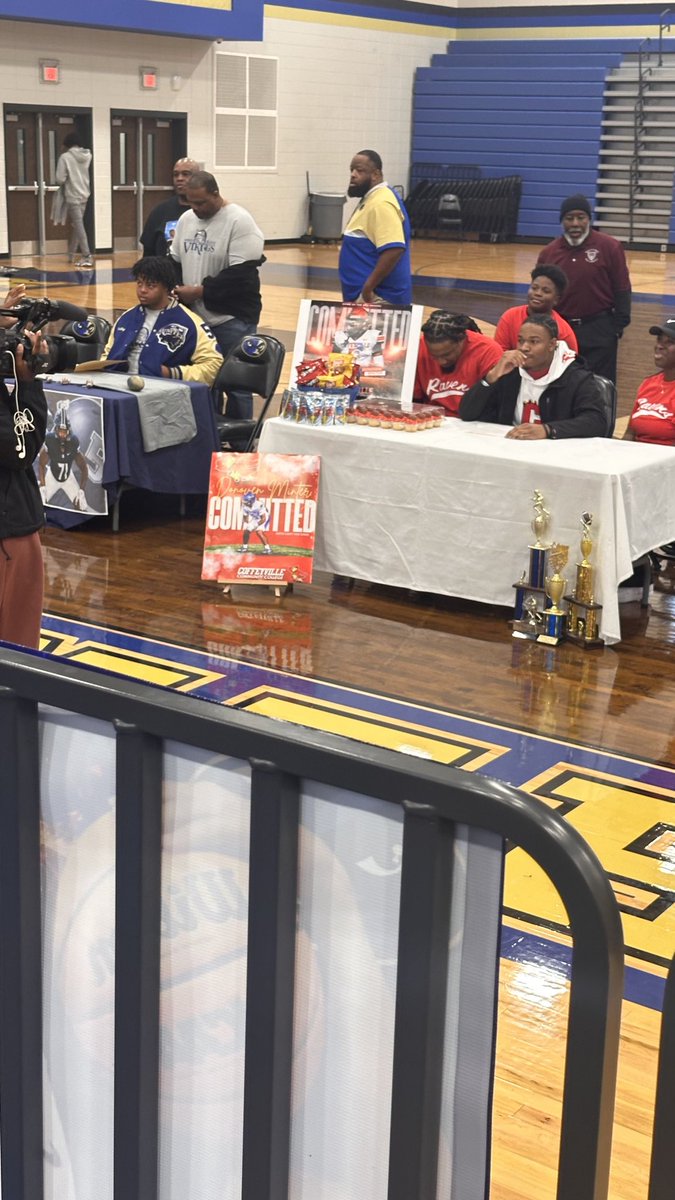 CoachDeMeio1's tweet image. This senior class chose to be different. Great things accomplished on the field and next level opportunities created. Continue to be great #GoHunt