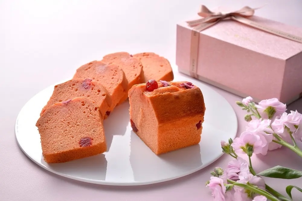 luxuryhotel_jp's tweet image. ホテル椿山荘東京

桜と苺の出会いが春を呼ぶ、限定スイーツ
hotel-chinzanso-tokyo.jp/shop/recommend…

春の庭園をイメージしたテイクアウトスイーツ4種を用意

・桜レアチーズ
・桜とピスタチオのフレジェ仕立て
・東京雲海クッキーサンド～春のいちごmix～
・桜といちごのパウンドケーキ

2026年3月1日～4月30日予定