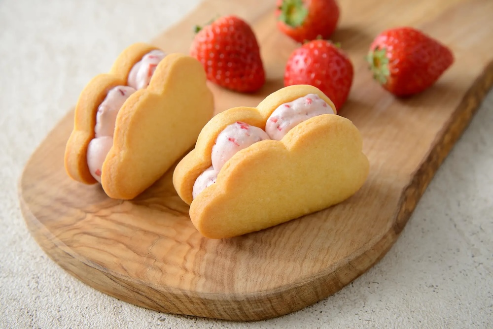 luxuryhotel_jp's tweet image. ホテル椿山荘東京

桜と苺の出会いが春を呼ぶ、限定スイーツ
hotel-chinzanso-tokyo.jp/shop/recommend…

春の庭園をイメージしたテイクアウトスイーツ4種を用意

・桜レアチーズ
・桜とピスタチオのフレジェ仕立て
・東京雲海クッキーサンド～春のいちごmix～
・桜といちごのパウンドケーキ

2026年3月1日～4月30日予定