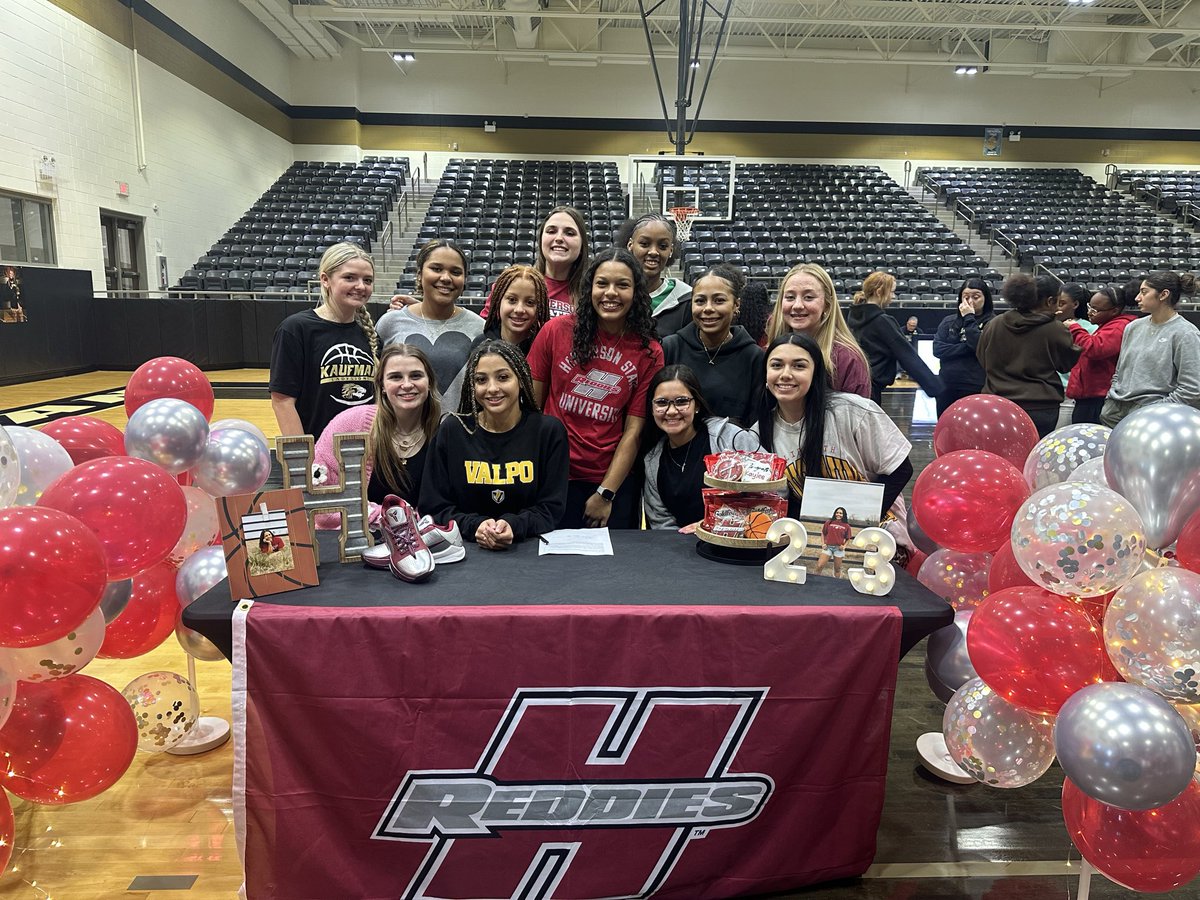Congratulations to Kaylee Wrenn signing with Henderson State Women’s Basketball!