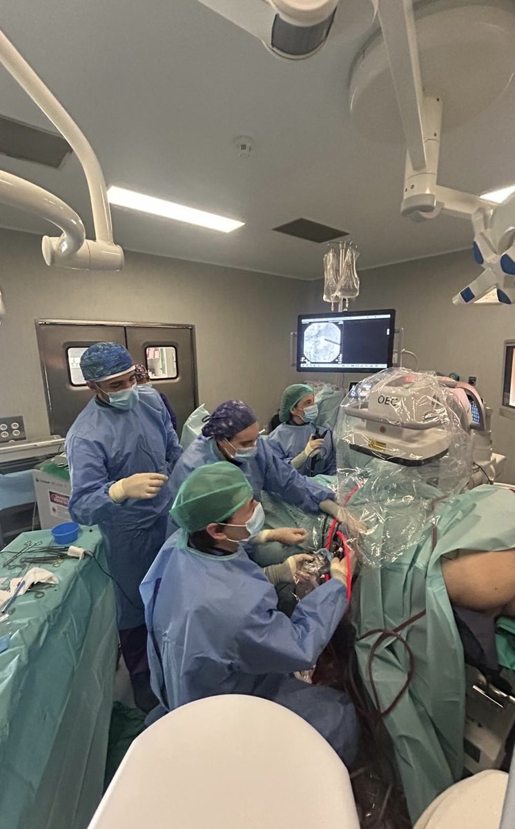 ALeonSalas's tweet photo. Resección de tumor en pelvis renal izquierda en paciente monorreno, vis percutánea. #Urología #ECIRS #Huelva @UrologiaHJRJ @hujuanramon @InfoAeu https://t.co/lAEXRjWCEC