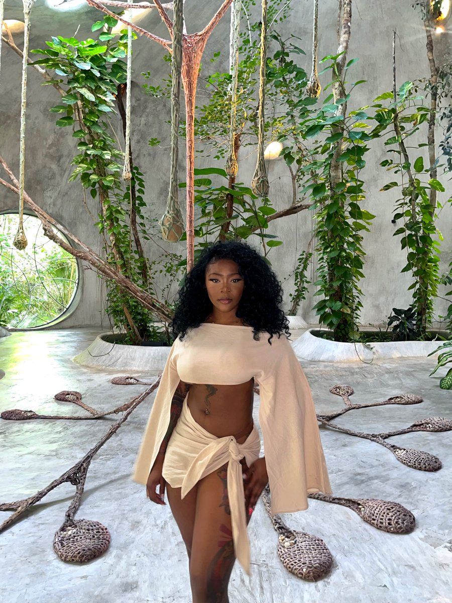 diannaV13's tweet photo. Birthday loading 🥳🍾 https://t.co/u3sPQLBQeI