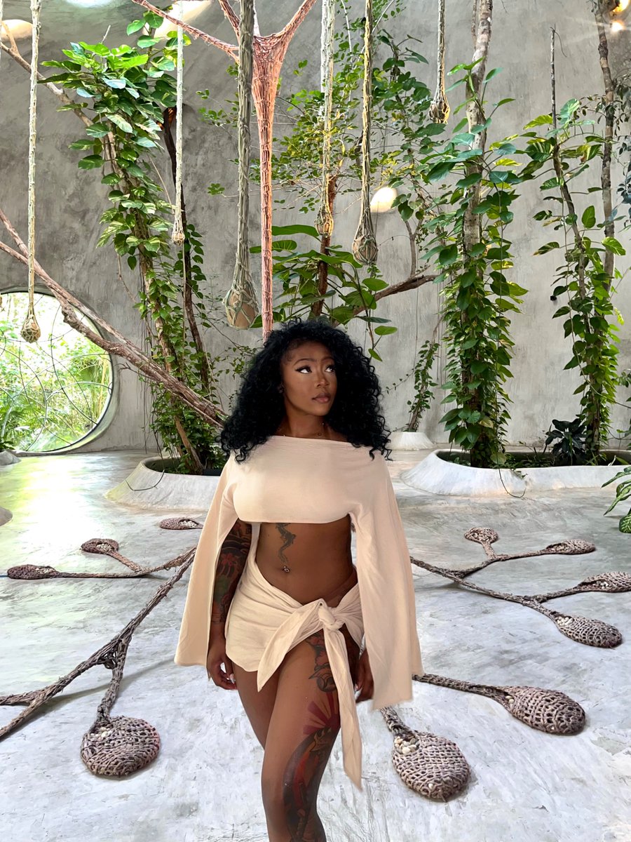 diannaV13's tweet photo. Birthday loading 🥳🍾 https://t.co/u3sPQLBQeI