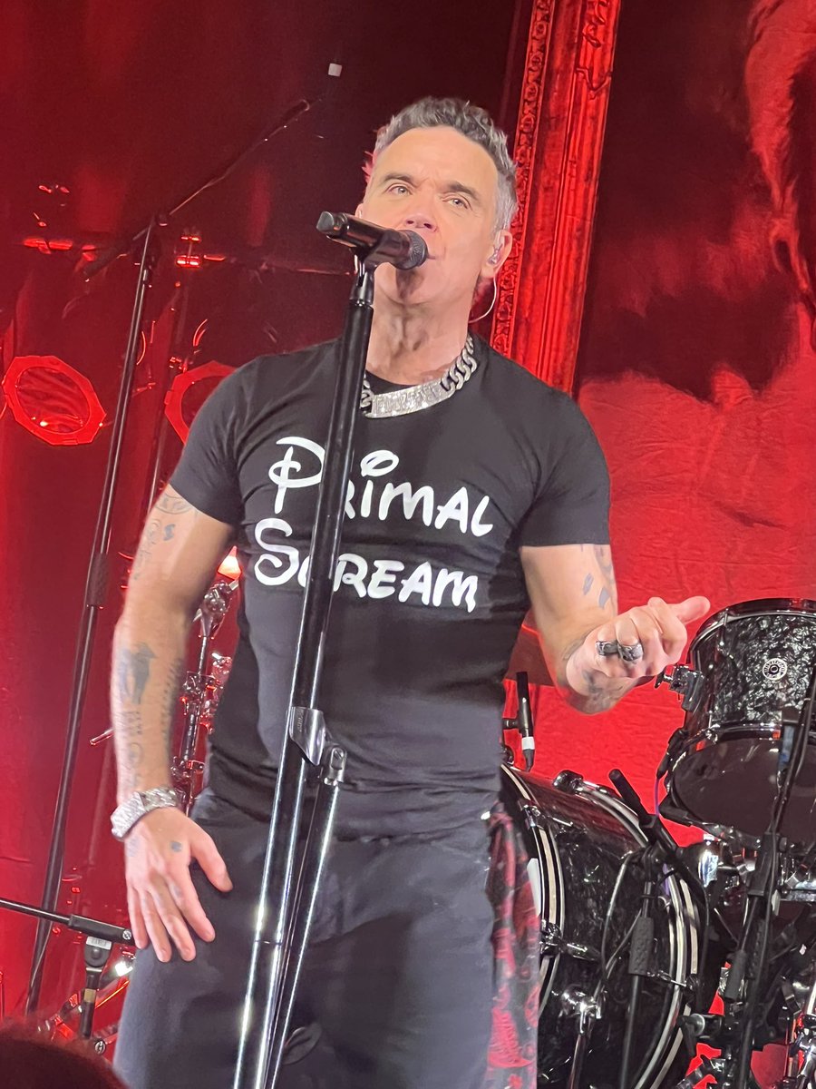 Such a pretty face <a href="/robbiewilliams/">Robbie Williams</a>