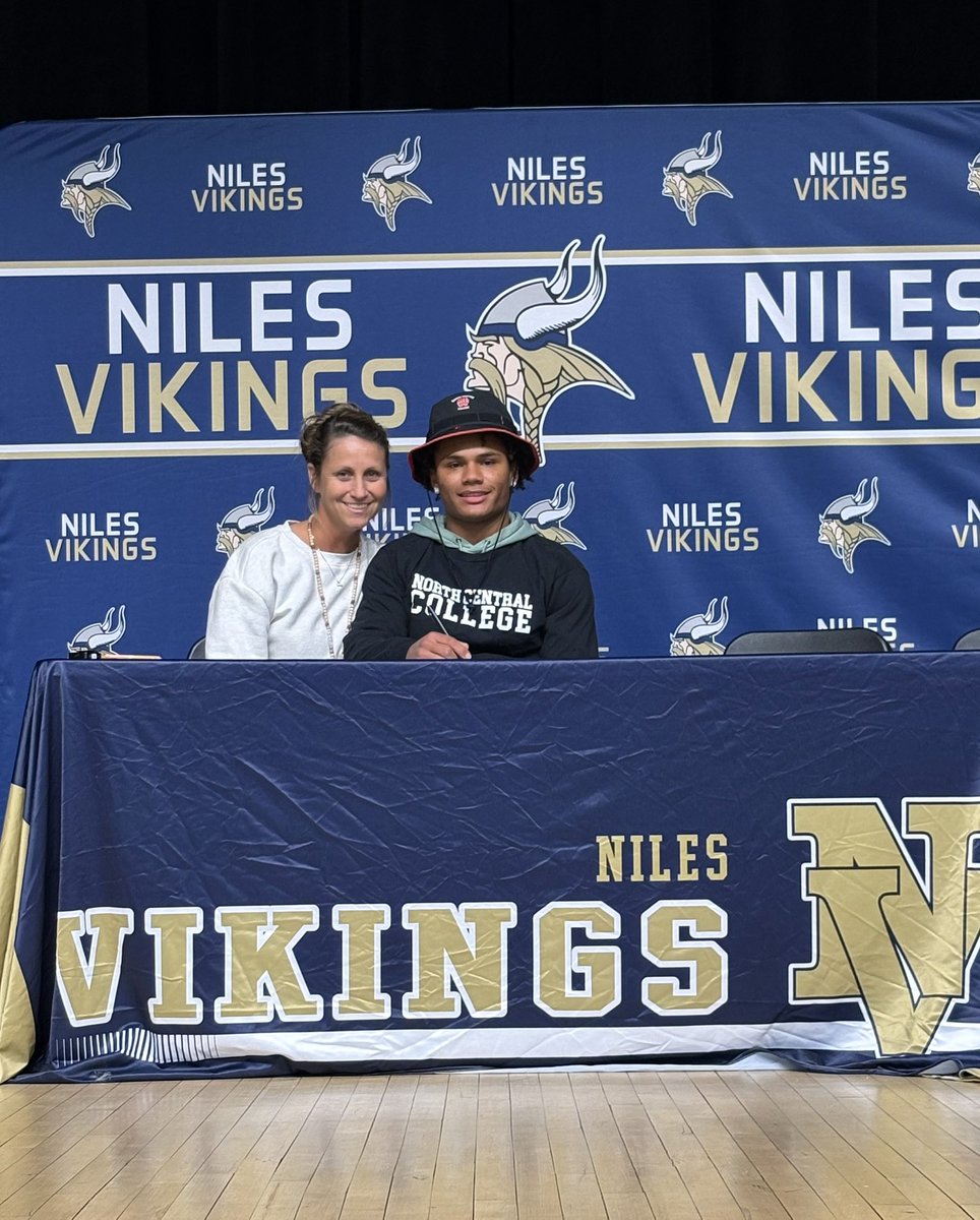 Niles Vikings tweet media