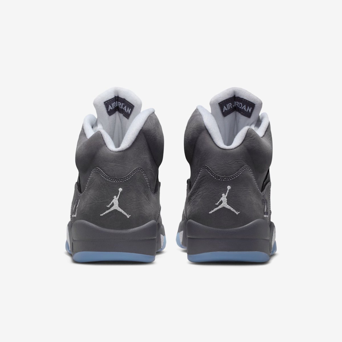 Sneakerologue's tweet photo. Images officielles de la Air Jordan 5 Retro “Wolf Grey” 🐺

📅: 28 Février 

💶: ~220€

Cop ou Pass ? https://t.co/Krfzoi7QU7