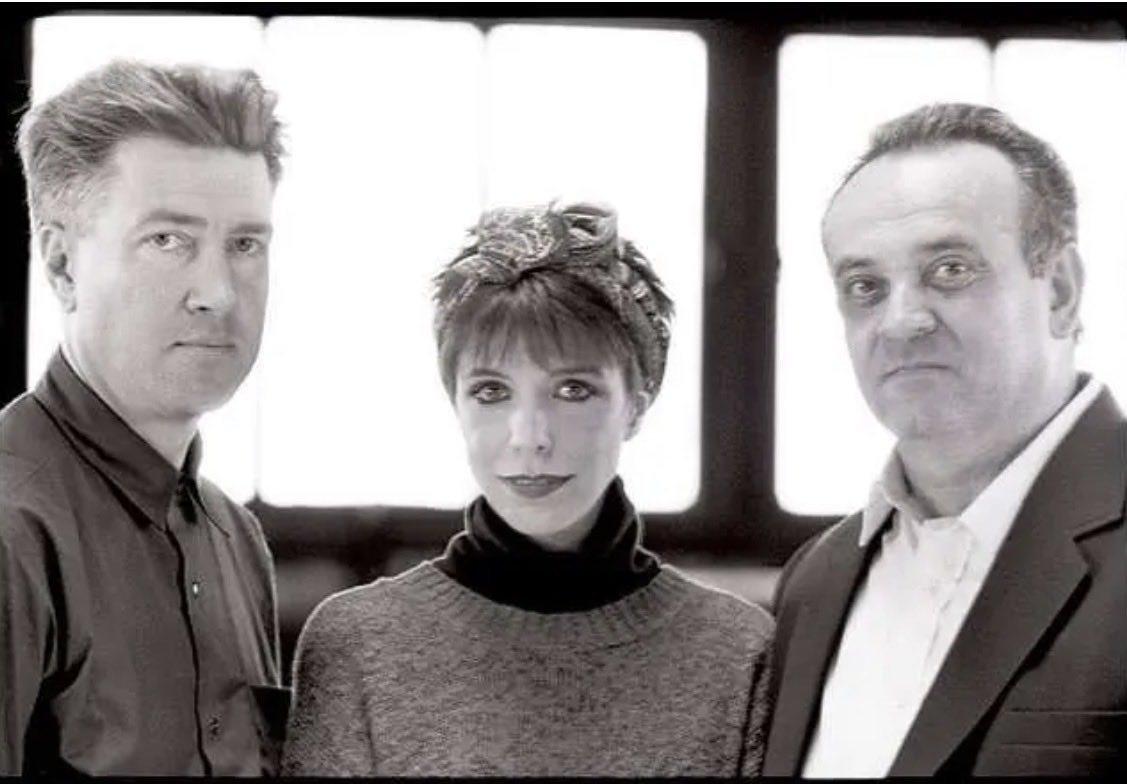 #Lullaby
#1WordFor1Music
cruise

Jeśli oddać się w objęcia Morfeusza to tylko przy tym angielskim głosie w tle..

 Julee Cruise
📀 Floating Into The Night
🎶 The World Spins
youtu.be/fF0K12UiSKU?si…