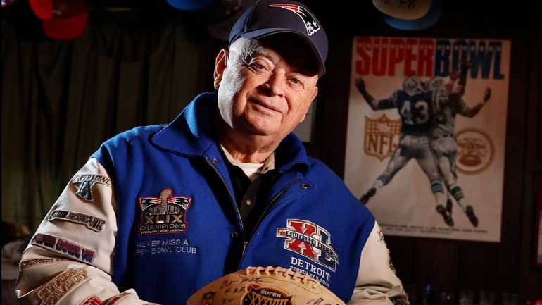 QBgami's tweet photo. The four known people who have attended every Super Bowl in NFL history:

- Don Crisman (Maine)
- Gregory Eaton (Michigan)
- Tom Henschel (Pennsylvania)
- John Biever (Wisconsin), photojournalist https://t.co/aOIbToz6Rw