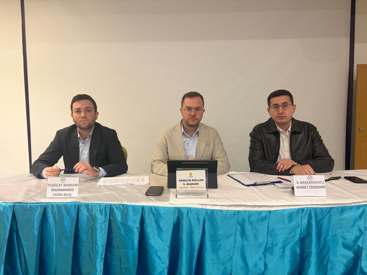 akgenclikizmir's tweet photo. İl Gençlik Kolları Başkanımız Mehmet Emin İçelli’nin riyasetinde olağan İlçe Gençlik Kolları Başkanları Toplantımızı gerçekleştirdik.
Toplantımızda İl Teşkilat Başkanlığımız, Yeni Seçmen ve Ar-Ge ve Eğitim Birimlerimiz sunumlarını paylaşarak süreçlerimize dair önemli bilgilendirmelerde bulundu.

Birlik ve dayanışma içerisinde çalışmalarımızı kararlılıkla sürdürüyoruz.
