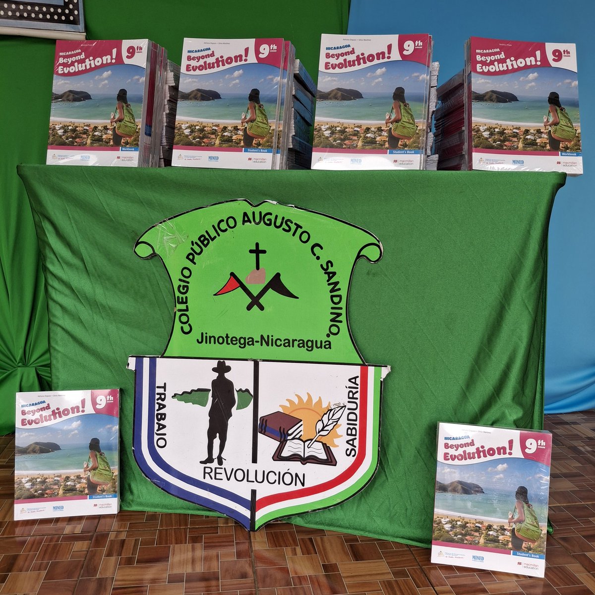 📚✨ Realizamos el acto de entrega de libros de texto de Inglés a estudiantes de noveno grado, fortaleciendo su aprendizaje y habilidades en un segundo idioma. 📖
Seguimos aportando a una educación de calidad. 
INACS Jinotega
Hasta la Victoria Siempre 
<a href="/minednicaragua/">Ministerio de Educación Nicaragua</a> 
<a href="/DJinotega/">Ministerio de Educación Jinotega</a>