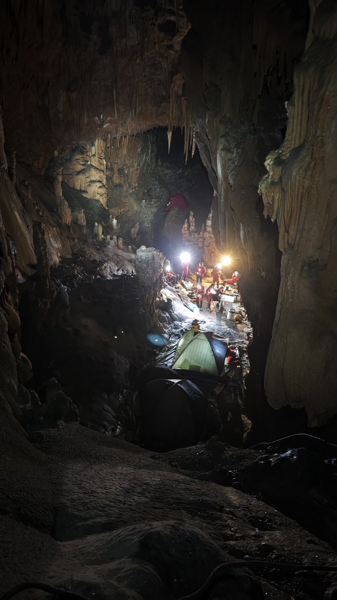 EnvPhysLabIJS's tweet photo. This Speleo Expedition enabled students to integrate practical skills, human performance assessment, and operational management, providing a unique opportunity to investigate physiological and cognitive responses under extreme conditions. https://t.co/amJbS0srGF