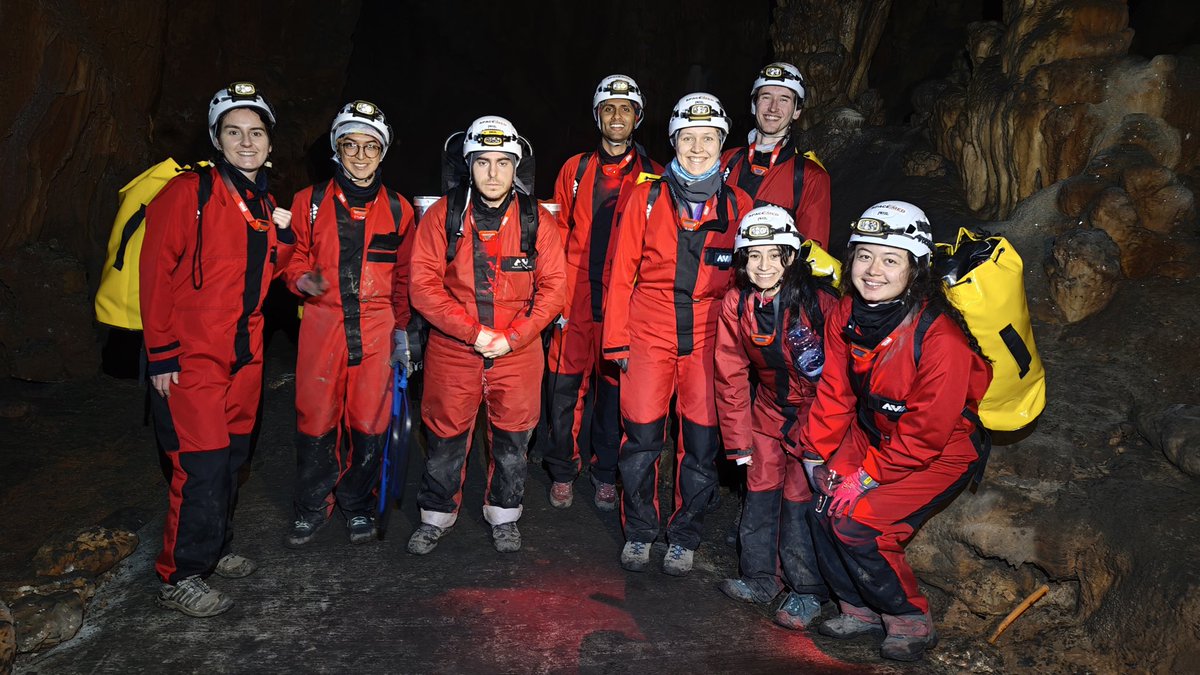 EnvPhysLabIJS's tweet photo. This Speleo Expedition enabled students to integrate practical skills, human performance assessment, and operational management, providing a unique opportunity to investigate physiological and cognitive responses under extreme conditions. https://t.co/amJbS0srGF
