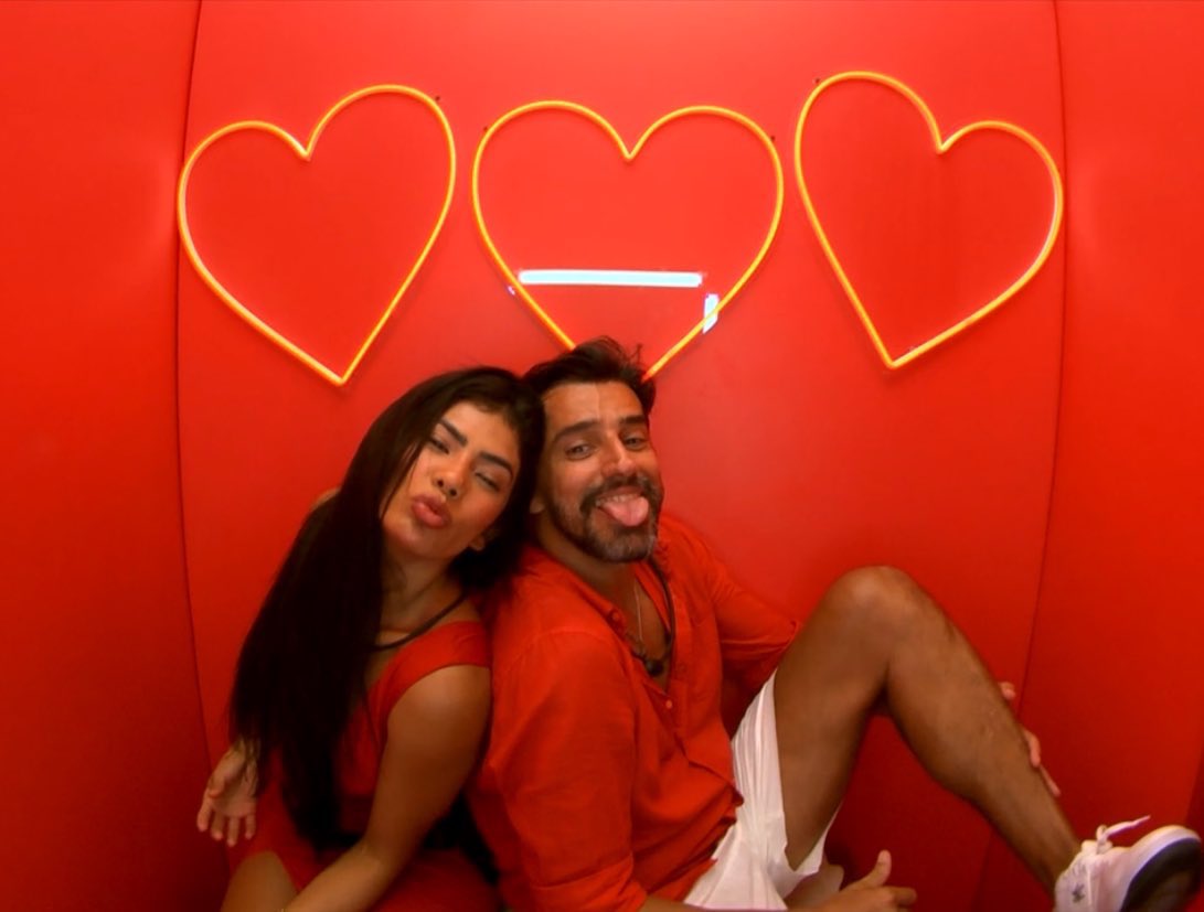 Agora uma pesquisa rápida pra não me sentir sozinha

Tem alguém que torce pra Marciele e Cowboy?