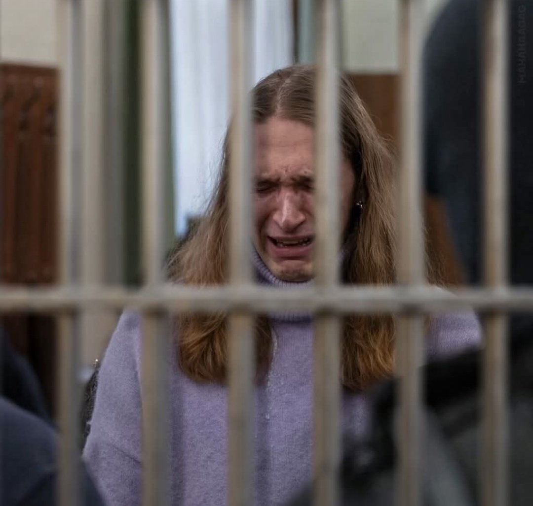 Nur acht Jahre....Heul' leise, "Pussy"! 😉