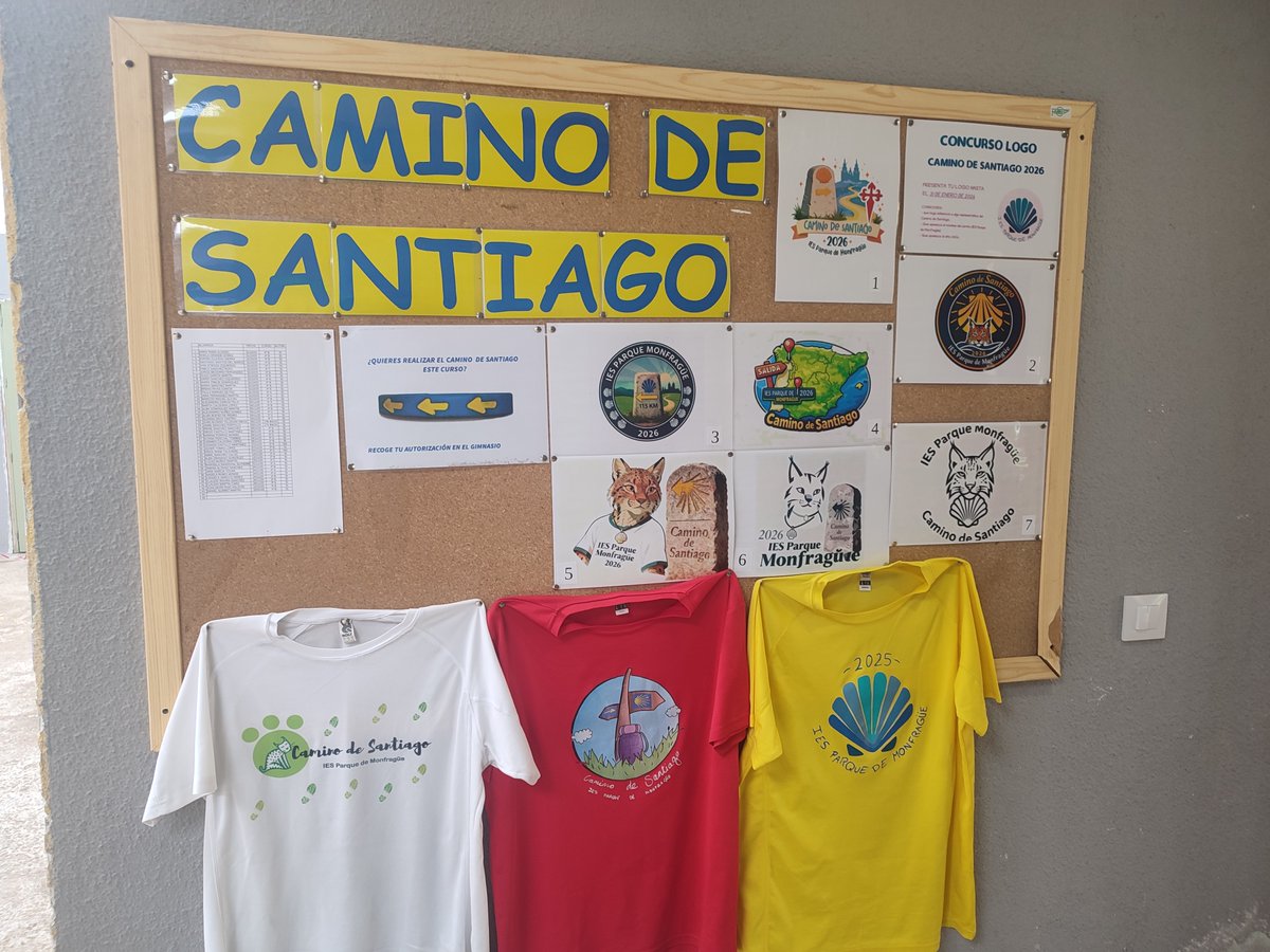 Ya tenemos los logos presentados al concurso de este año. Podéis visitar la exposición en la entrada del gimnasio y votar el que más os guste. Haremos camisetas y sudaderas con el ganador. Si estáis pensando en participar, no te lo pienses más, te estamos esperando.