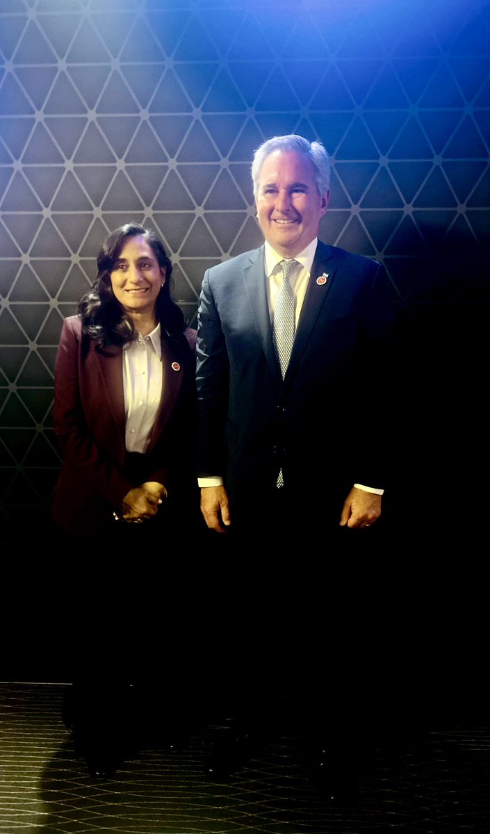 pabloquirno's tweet photo. Durante la jornada en Washington, también mantuve encuentros bilaterales.

Por un lado, me reuní con la Ministra de Asuntos Exteriores de Canadá, Anita Anand (@AnitaAnandMP), con quien conversamos sobre el excelente momento que atraviesa nuestra relación económica y comercial. También, destacamos el potencial para la generación de nuevos proyectos de empresas canadienses en el marco del RIGI, teniendo en cuenta que Canadá es el principal inversor en el sector minero argentino.

Por otro lado, mantuve un encuentro con el Canciller del Perú, Hugo de Zela, con el objetivo de intercambiar visiones sobre la relación bilateral y las oportunidades de cooperación conjunta, que incluyen iniciativas para fortalecer las cadenas de suministro mineras a nivel global, dada la relevancia estratégica del sector minero para ambos países.