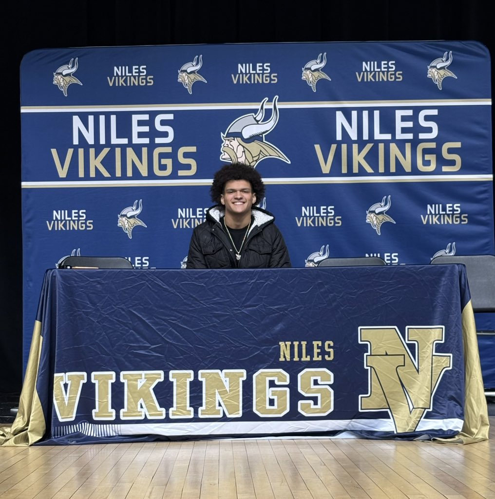 Niles Vikings tweet media