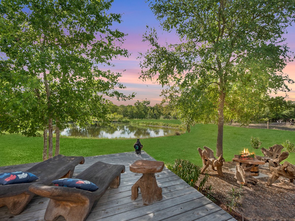 HTownStacyBrown's tweet photo. Looking for the perfect blend of tranquility and style? 🌾 3643 Noak RD, Round Top is calling your name! Spacious, serene, and full of potential—this property could be yours. Your dream move starts now. 🗝️ Explore all the details: https://t.co/vzYcs7tGqr  #MoveToTexas https://t.co/q5YIcmYYQn
