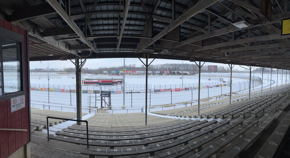 VoiceoftheSkins's tweet photo. Get that first heat of sprint cars out there on the apron. ⁦@Ernernst⁩ ⁦@EldoraSpeedway⁩ https://t.co/pdSh12WTja