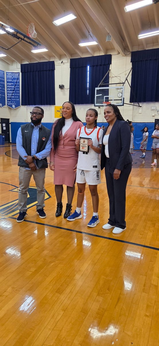 itzkhloe_8's tweet photo. Just received MVP at the Super Bowl Showcase. Finished off with 16 points 15 rebounds and 4 assists 💪🏽. #Basketball #lindenladytigers #foryou #NewJersey https://t.co/L7ZhXD2s2Z
