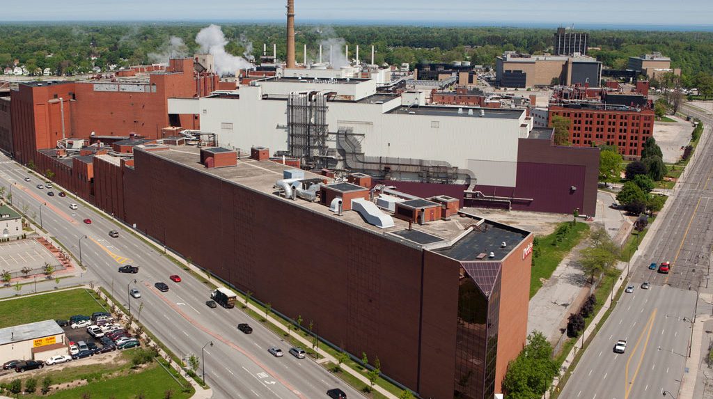 Kodak's tweet image. Kodak’s #RochesterNY operations are a powerful example of modern American manufacturing in action.

Our facilities produce still and motion picture film as well as specialized industrial films for creative and technical industries around the world.

#Kodak #KodakInnovation