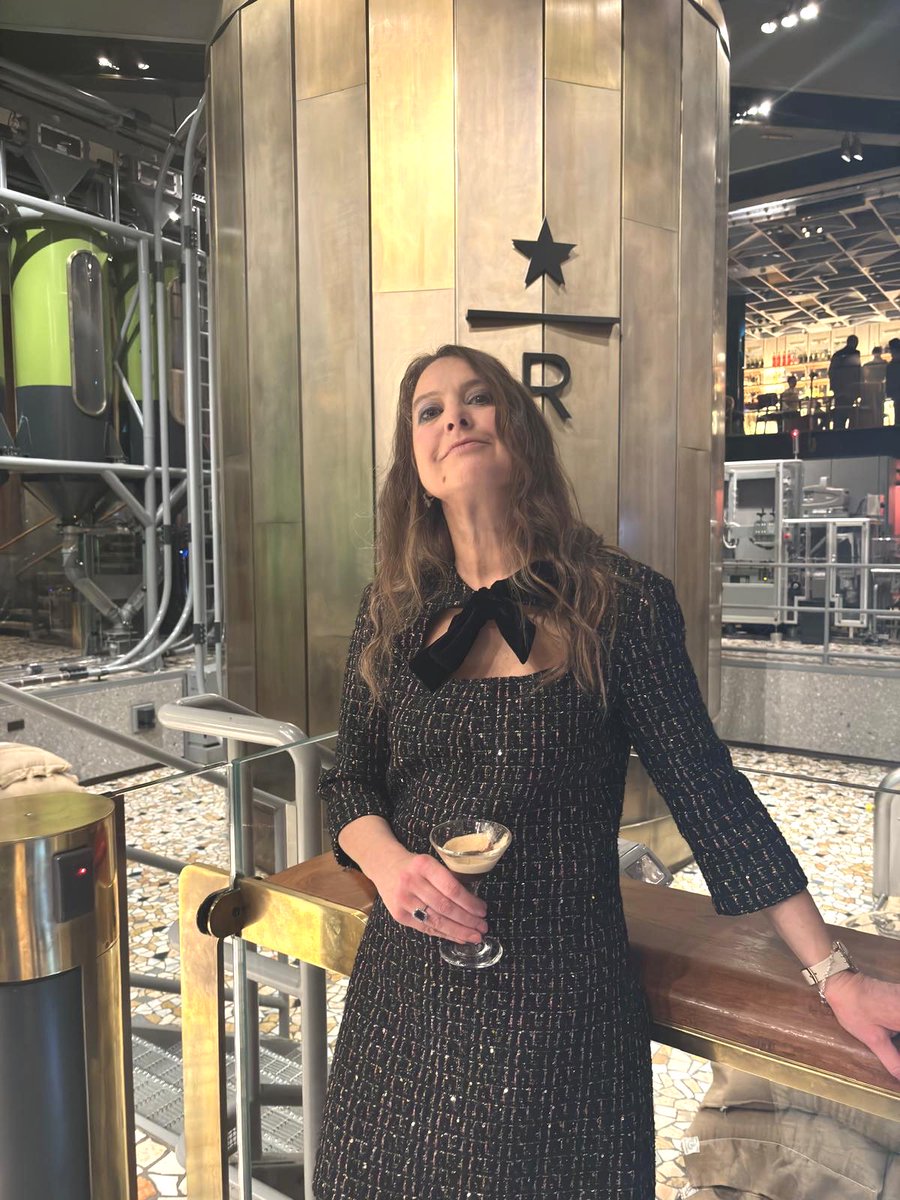 enricaroddolo's tweet image. #MilanoCortina2026 count down two days to go ! ready to the #opening  #ceremony (with coffee &amp;amp; #olympic shopping @Starbucks #Milan Cordusio)