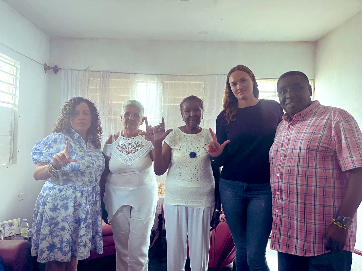 Diplomáticos de <a href="/USEmbCuba/">Embajada de los Estados Unidos en Cuba</a> se reunieron con la esposa/madre de Félix y Sayli Navarro, tambien con Ivan Hernandez Carillo y Asunción Carrillo Hernández en Perico. Expresaron el firme apoyo de los EEUU. Seguimos insistiendo que se liberen ellos y todos los presos políticos. #Todos