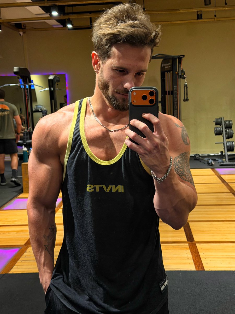 Tomidiazcueto's tweet image. Lo que le gusta mirar en redes al ser especial @ciudadanodukaok vs lo que me gusta mirar a mí.

La demanda irá directamente  @CarnavalStream y al pelado delirante.

Ojalá que el canal en cuestión, con serios vínculos con la AFA pida disculpas por tamaña pelotudez y ya que están…