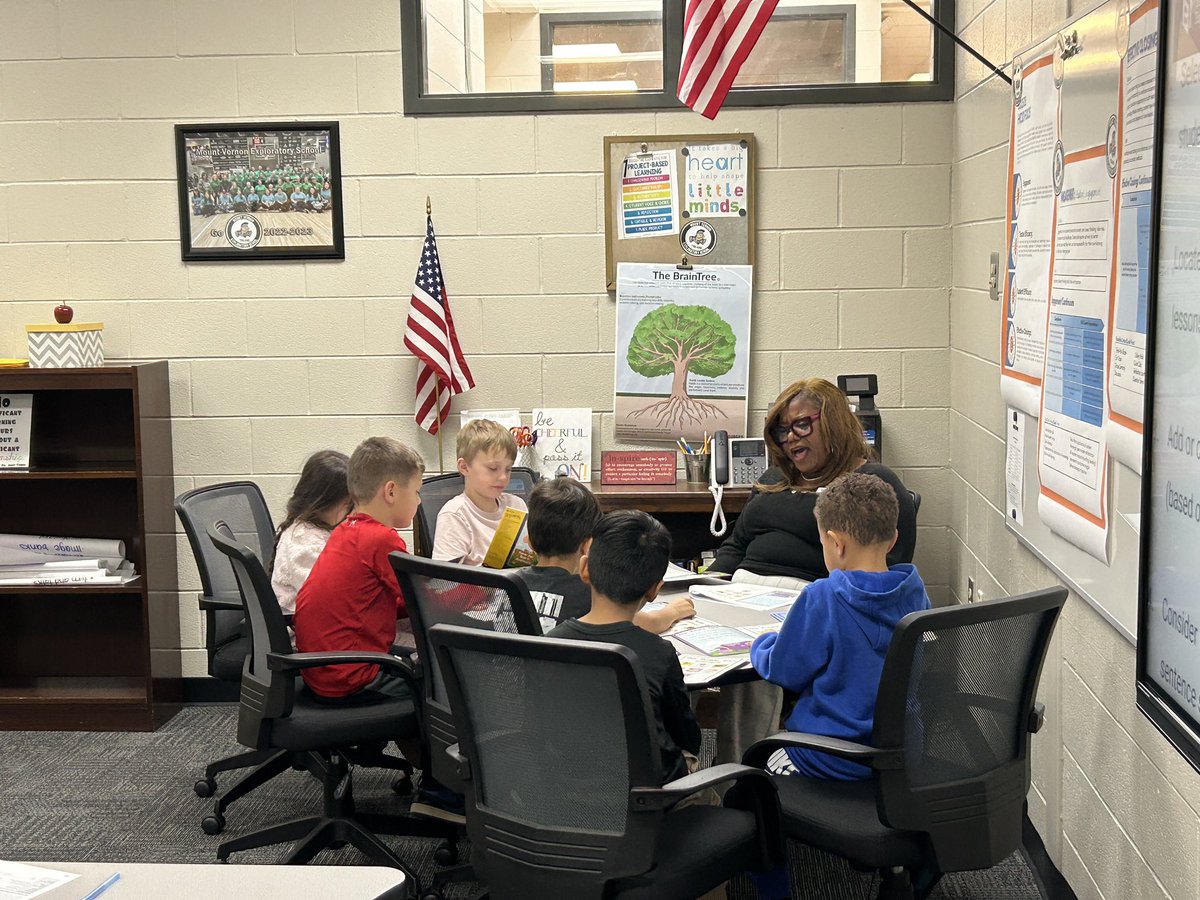 MVESGainesville's tweet photo. Our K-5 teachers enjoyed today’s @BenchmarkEdu professional learning focusing on #readerstheater 📖 @Hall_Schools Thanks Kayla Holmes for supporting our team over the last 2 years 👏👏👏 #TheTrojanWay #BeALearner https://t.co/qbz957xFVE